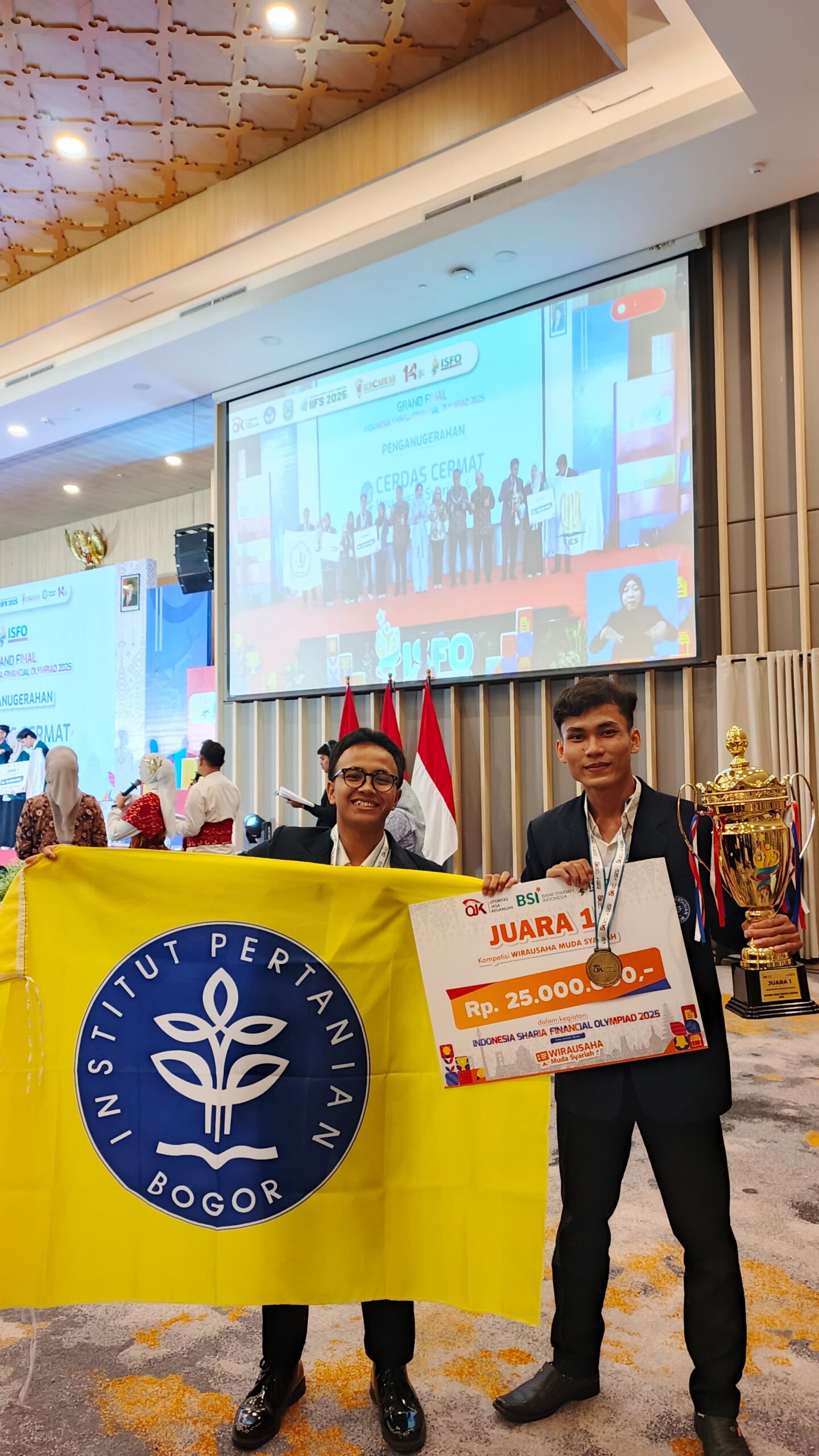 Tim Kawibawa Raih Juara 1 pada Kompetisi Wirausaha Muda Syariah Indonesia Sharia Financial Olympiad (ISFO) 2025