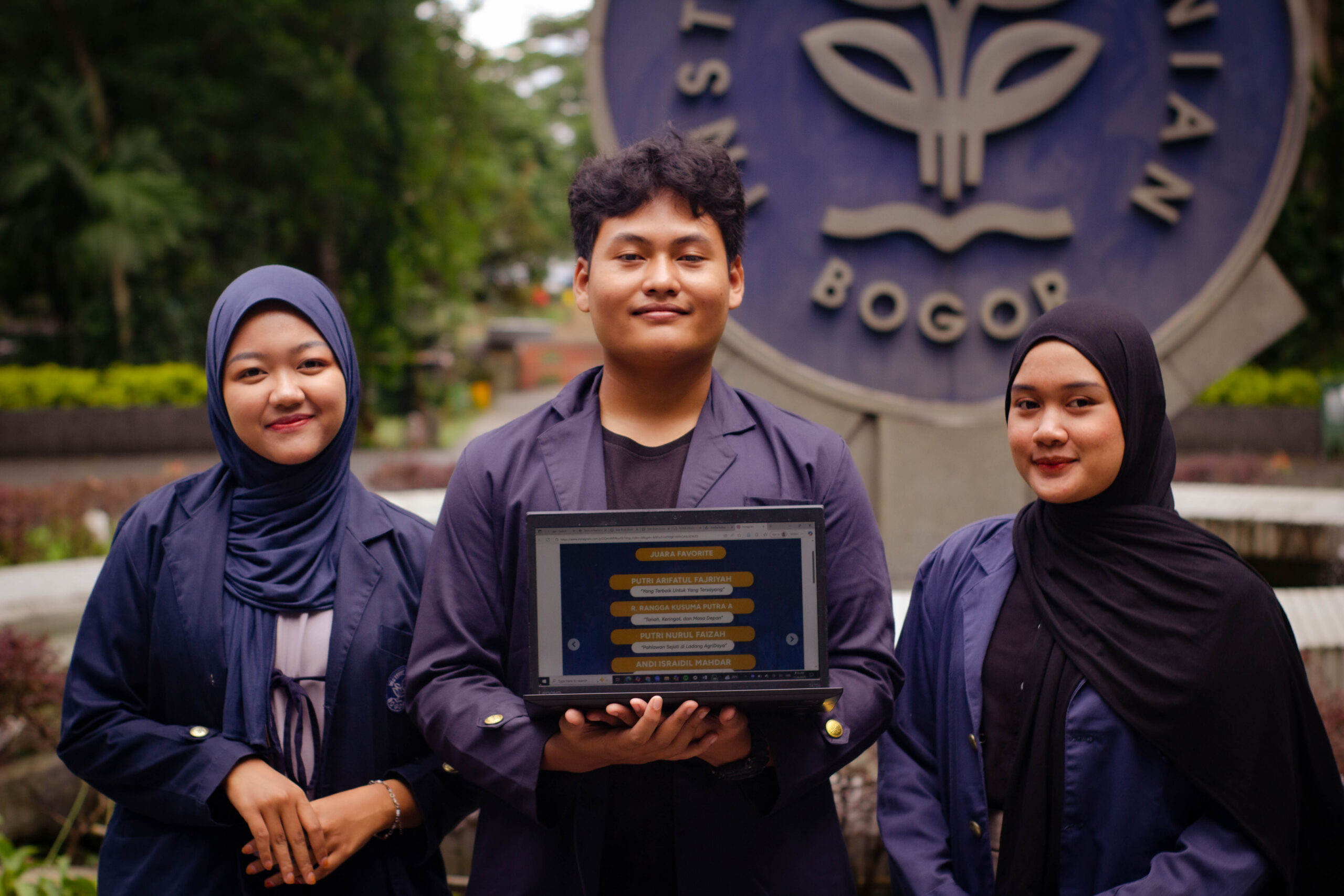 Tim Mahasiswa IPB University Raih Juara Favorit pada Lomba Karya Jurnalistik Perum BULOG 2025