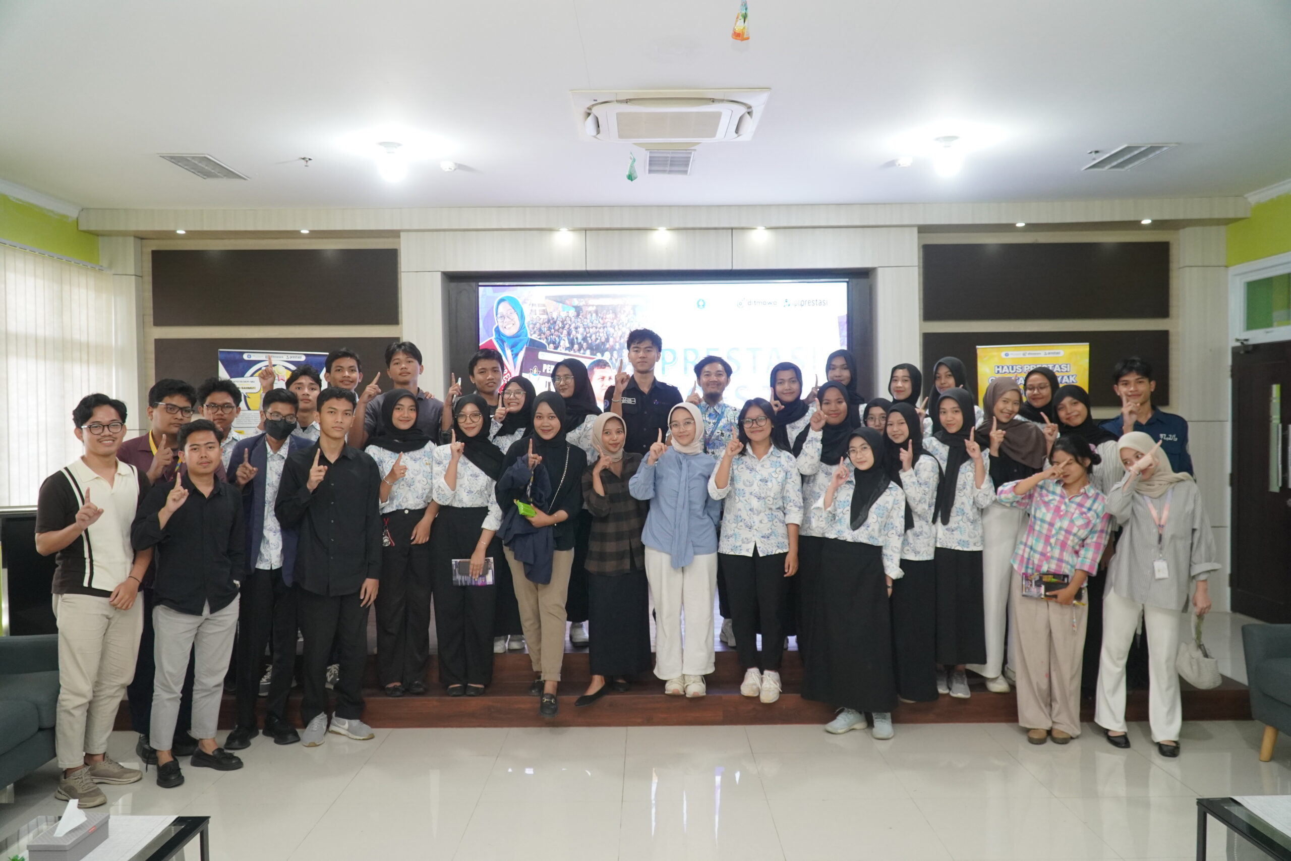 Inklusivitas Prestasi, IPB University Berkomitmen Penuh Wujudkan Mahasiswa Unggul Melalui Prestasi Goes to You Bersama Sekolah Vokasi Sukabumi