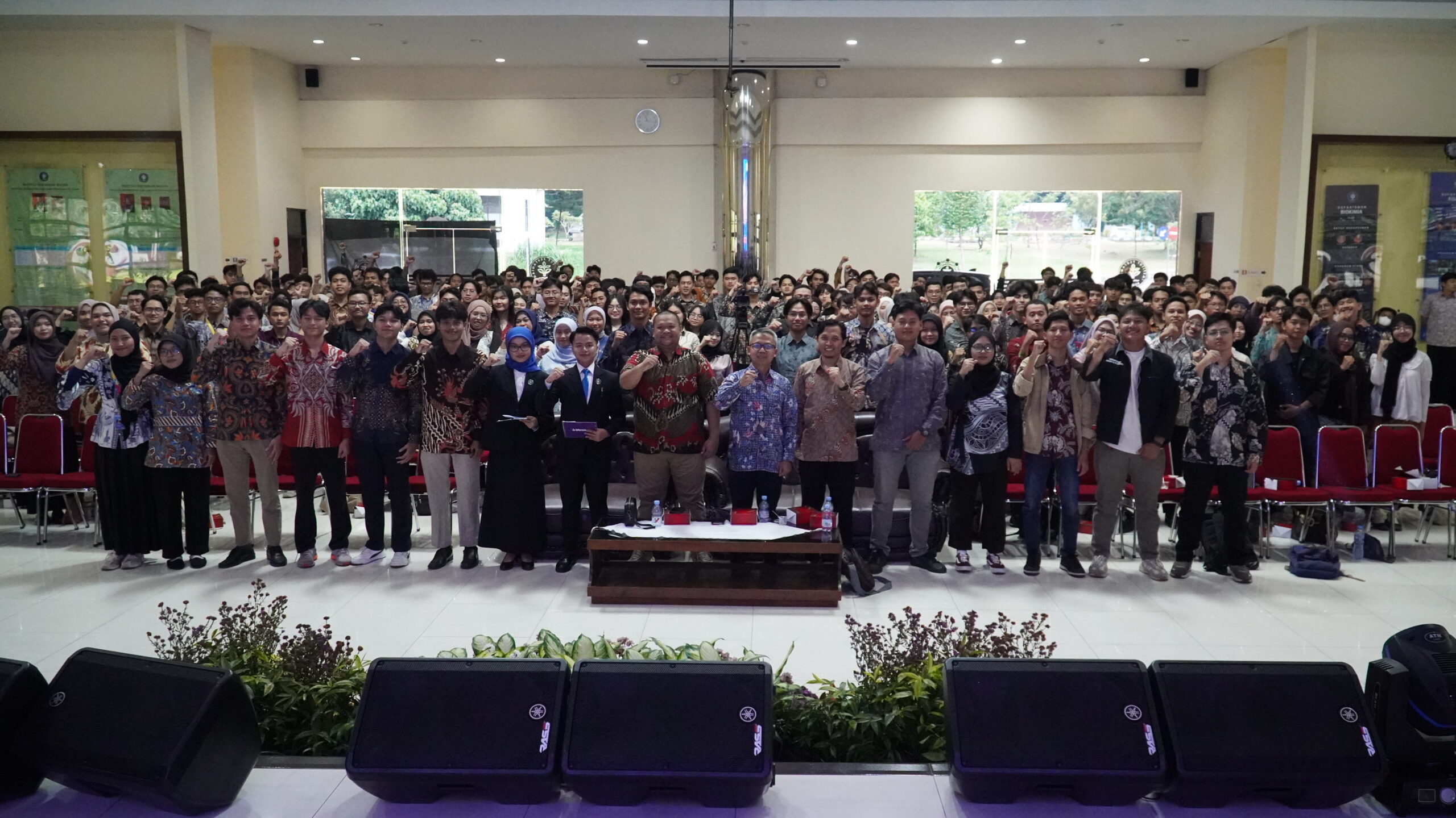 IPB BERSYUKUR 2025 SUKSES MENJADI PANGGUNG APRESIASI PRESTASI MAHASISWA IPB UNIVERSITY